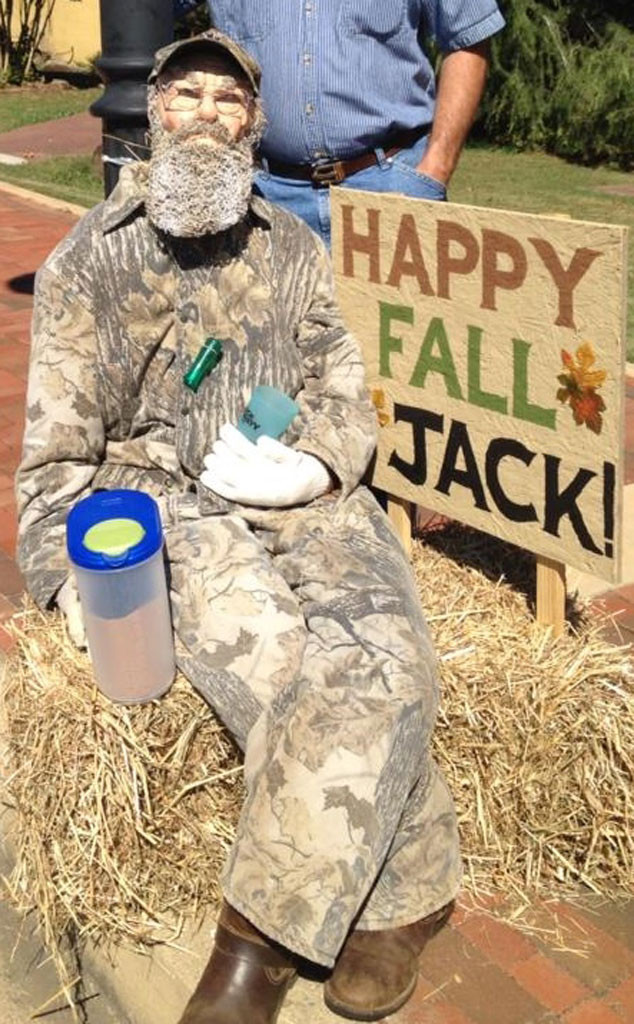 Duck Dyanasty Scarecrow Duck Dyanasty Scarecrow